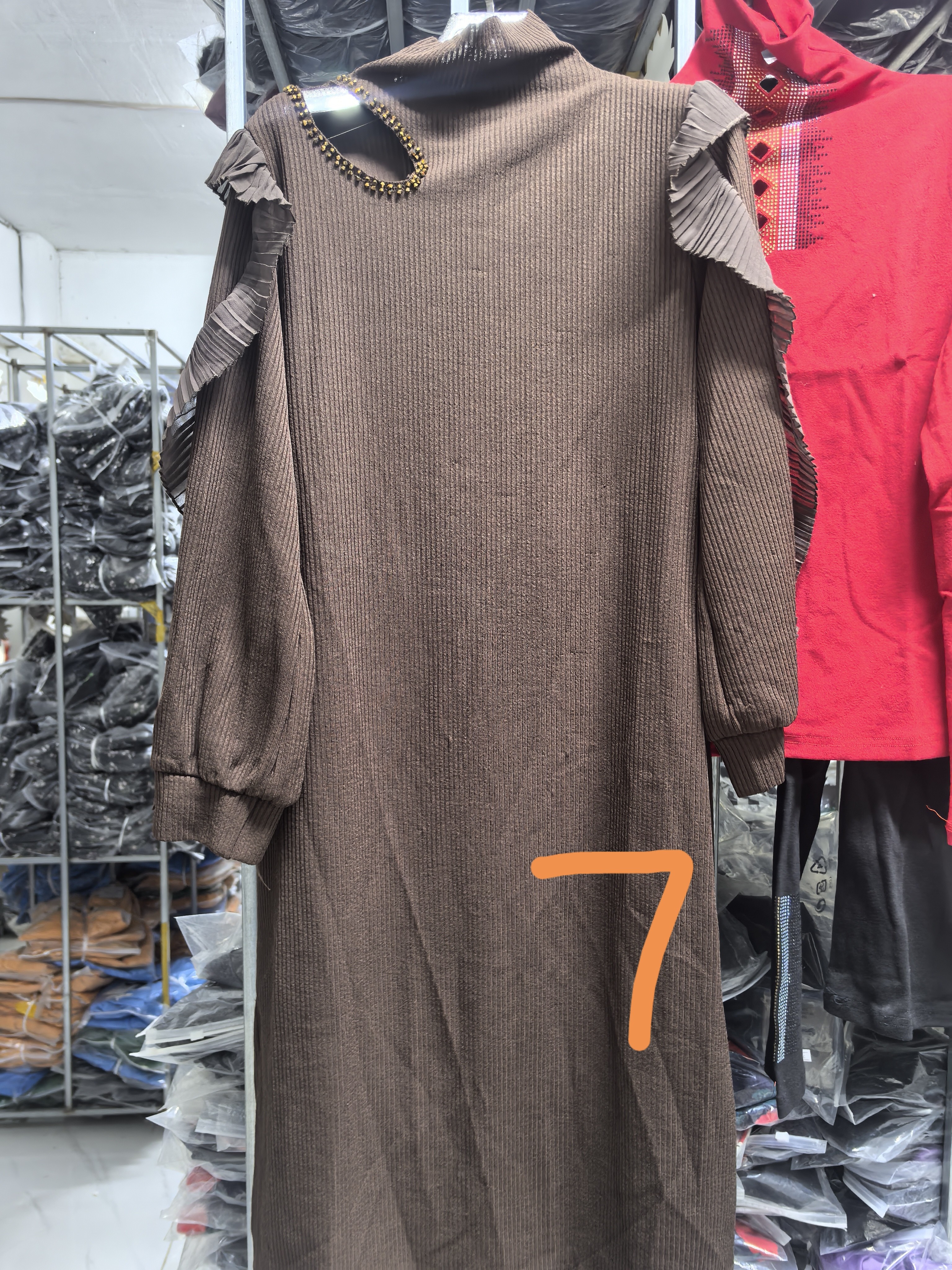 春秋新款高端褶皱显瘦灯笼袖法式通勤气质连衣裙