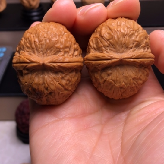 文玩核桃把件那**水至尊元宝32