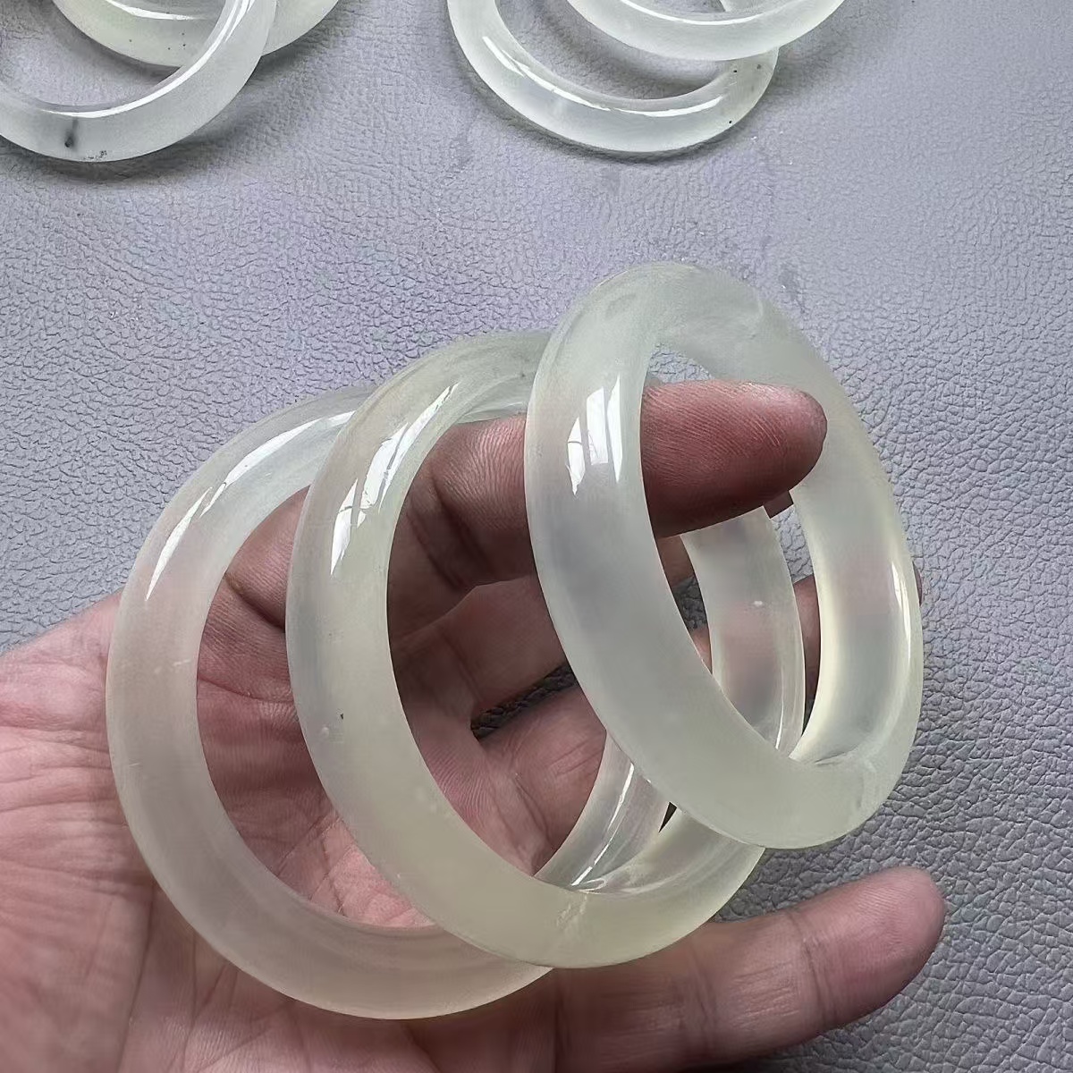 【蒋总福利】纯天然未镶嵌多样性发其一白冰透手镯