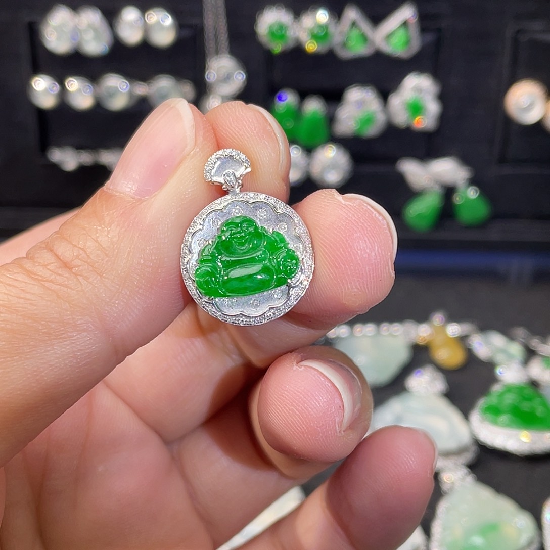 翡翠18K金镶嵌颈饰