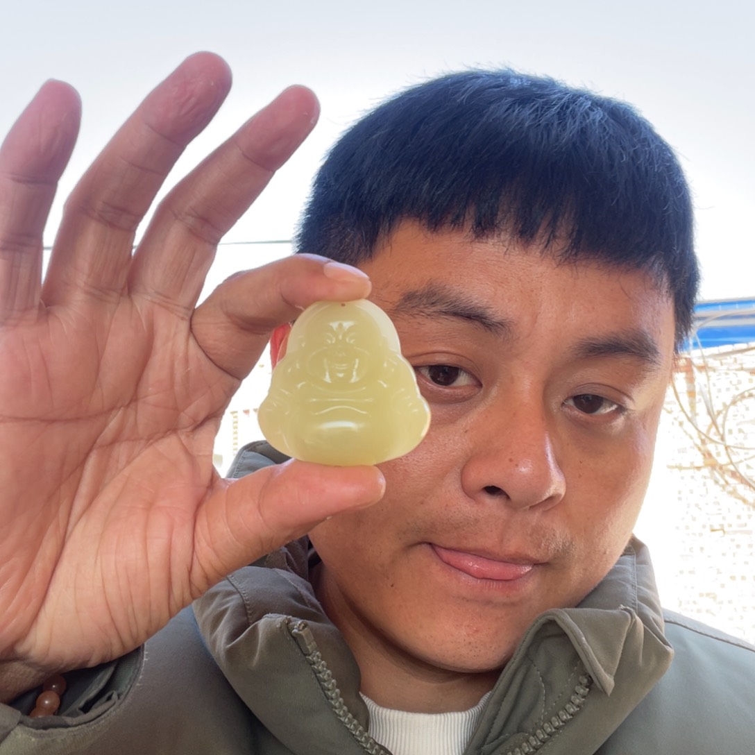 透闪石质玉颈饰未镶嵌黄口双面佛