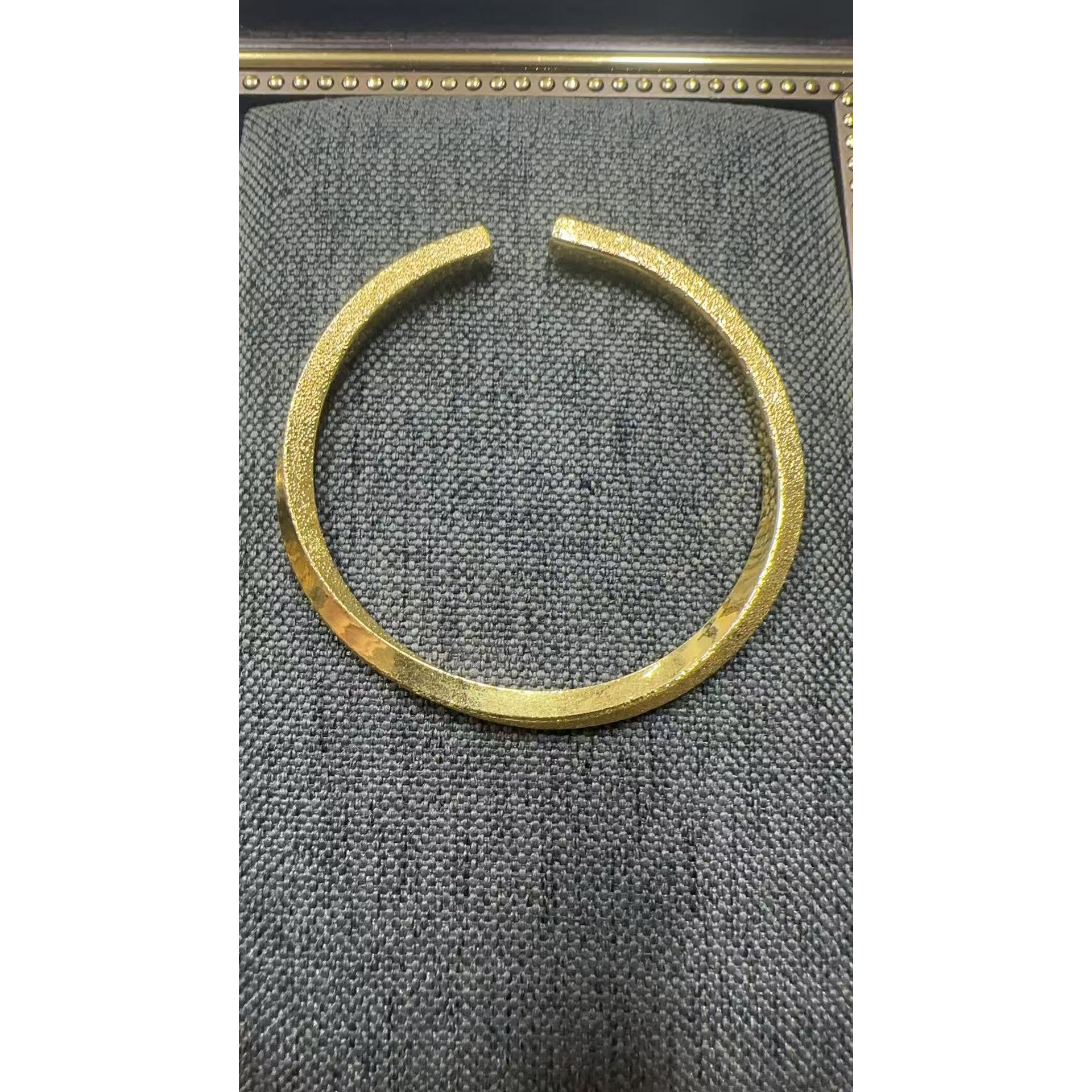 轻奢款百搭莫比乌斯素圈手镯A168