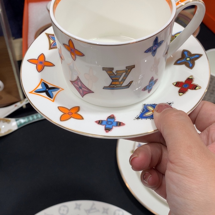 瓷片套装共分三部分第一