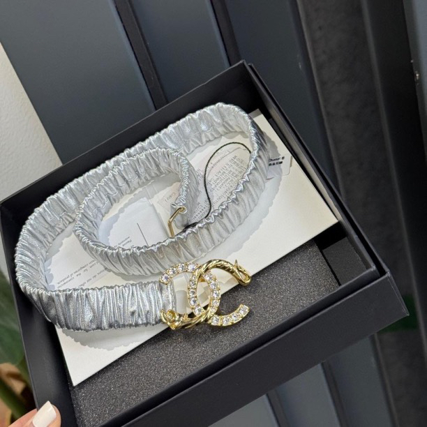 全新未使用 Chanel/香奈儿 银色弹力腰带 金色双C水钻扣 