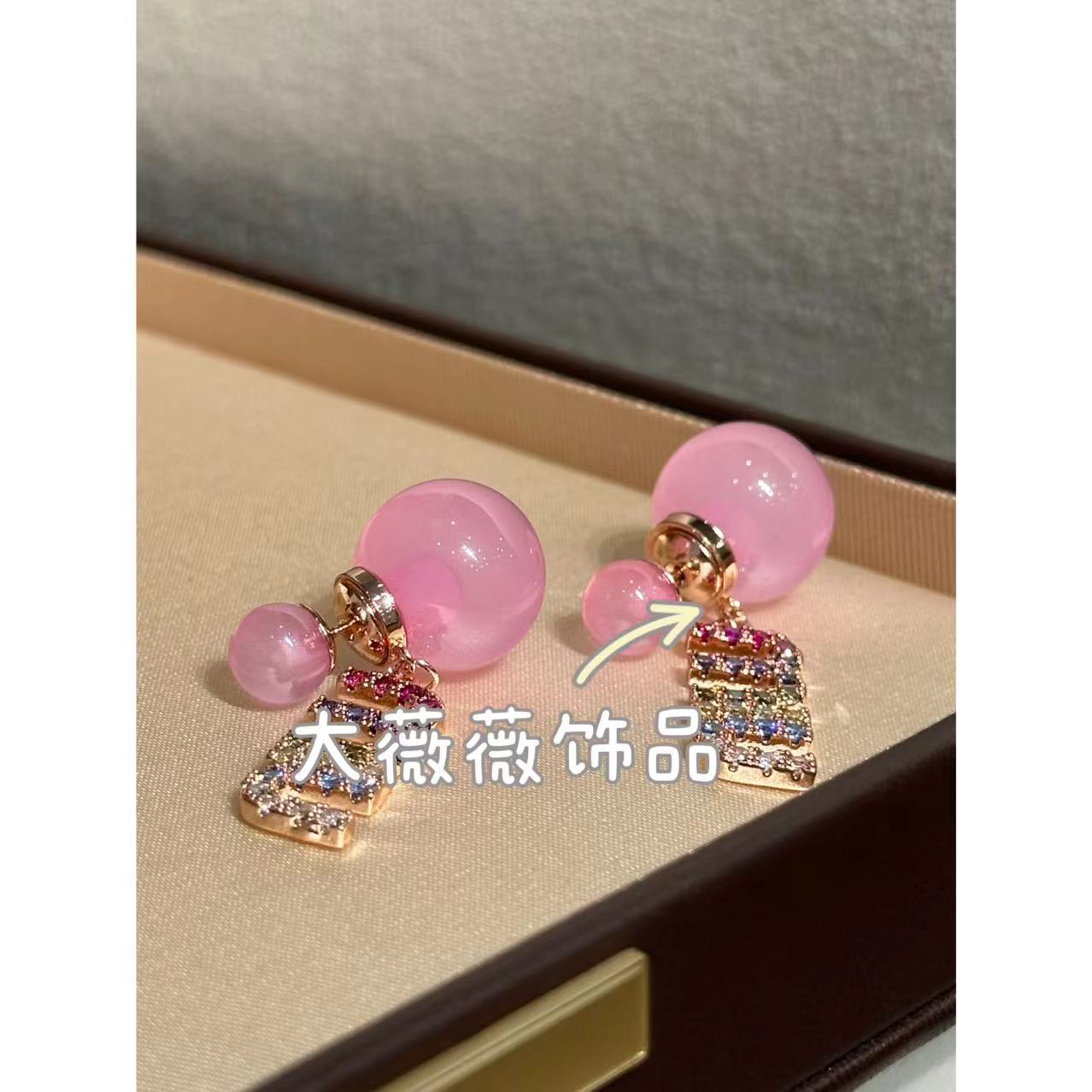 铜合金耳饰 粉色前后戴彩色M字母耳饰-67554