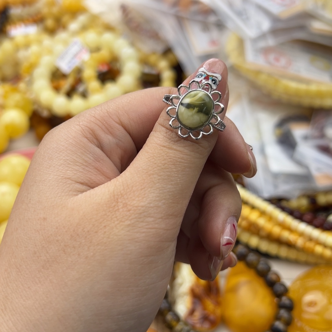 琥珀珠宝奇石未镶嵌