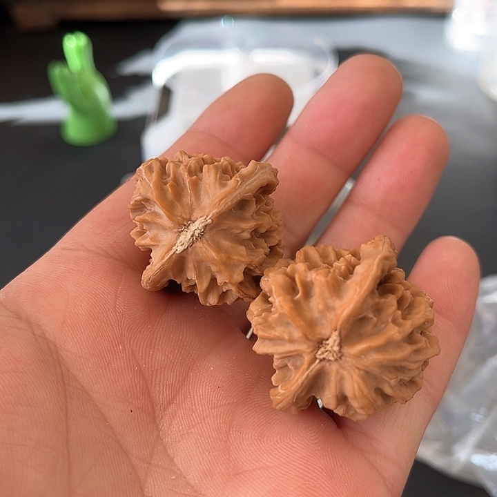 文玩核桃把件34尺岐山