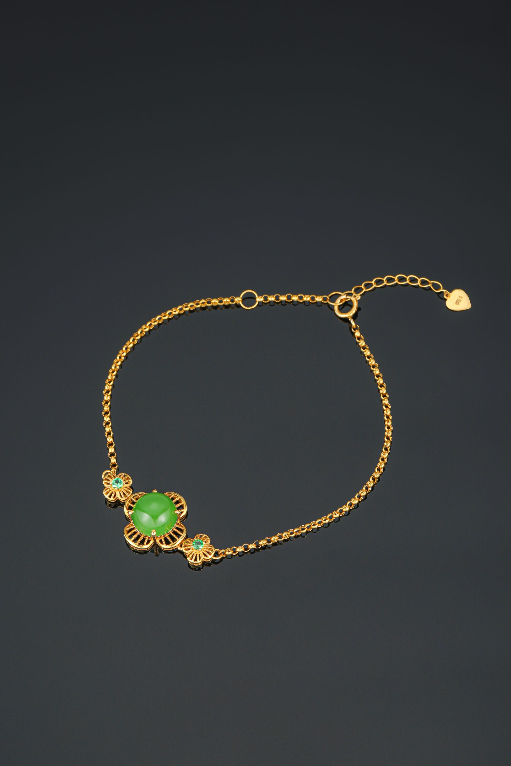 【高色】18K金四叶草封底镶嵌8mm和田玉苹果绿圆形旦面手链HNZ10171