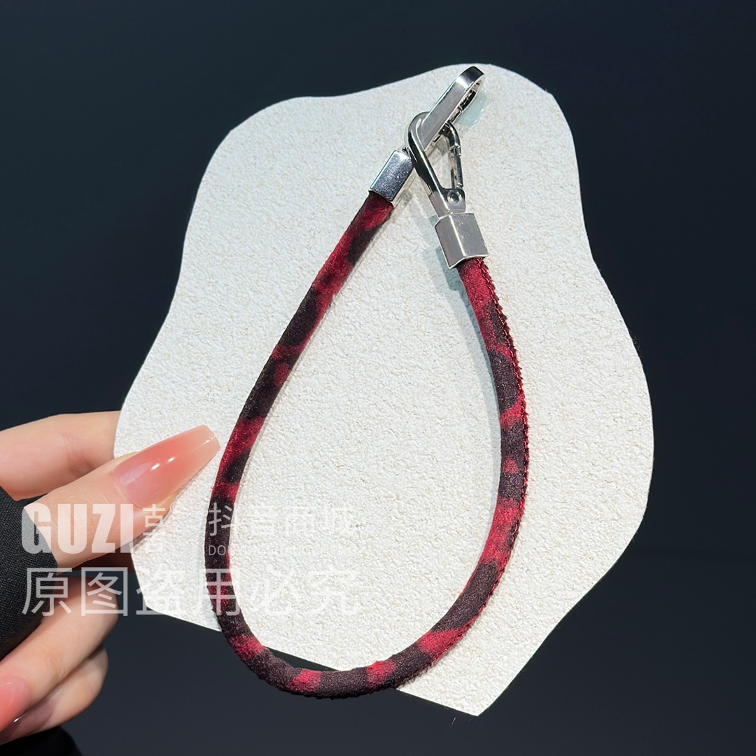 新款百搭毛绒条纹手提链防丢豹纹短款手腕女款超坚固细绳手机挂绳