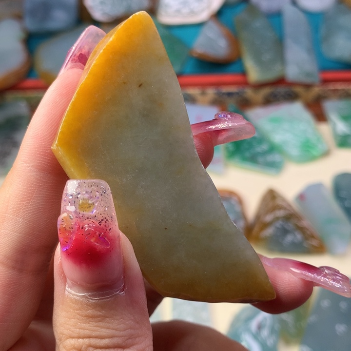颈饰未镶嵌翡翠好