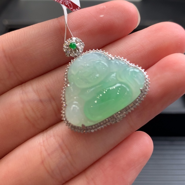 翡翠18K金镶嵌颈饰翡翠