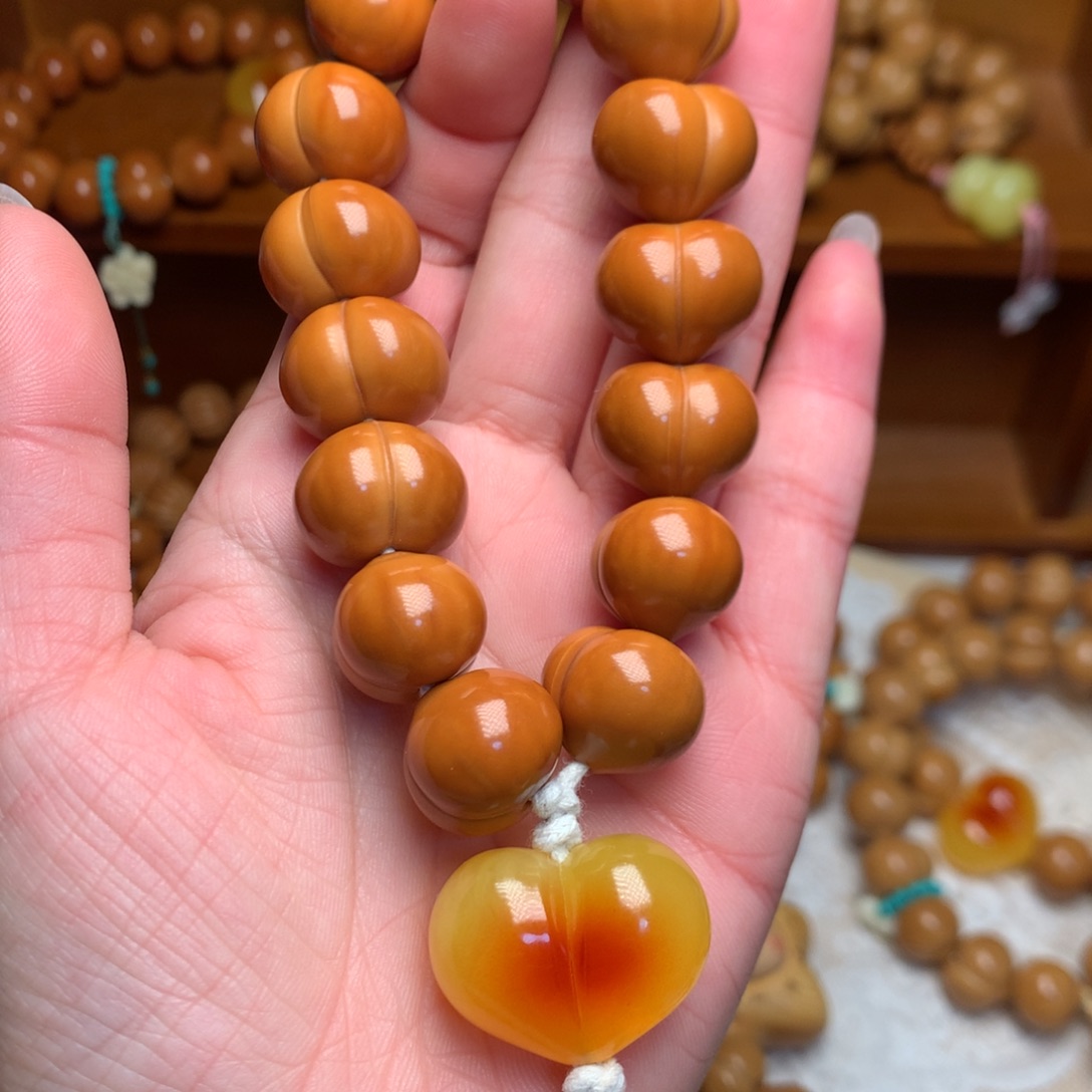 猴头核桃把件16玻璃底屁桃手持爱心