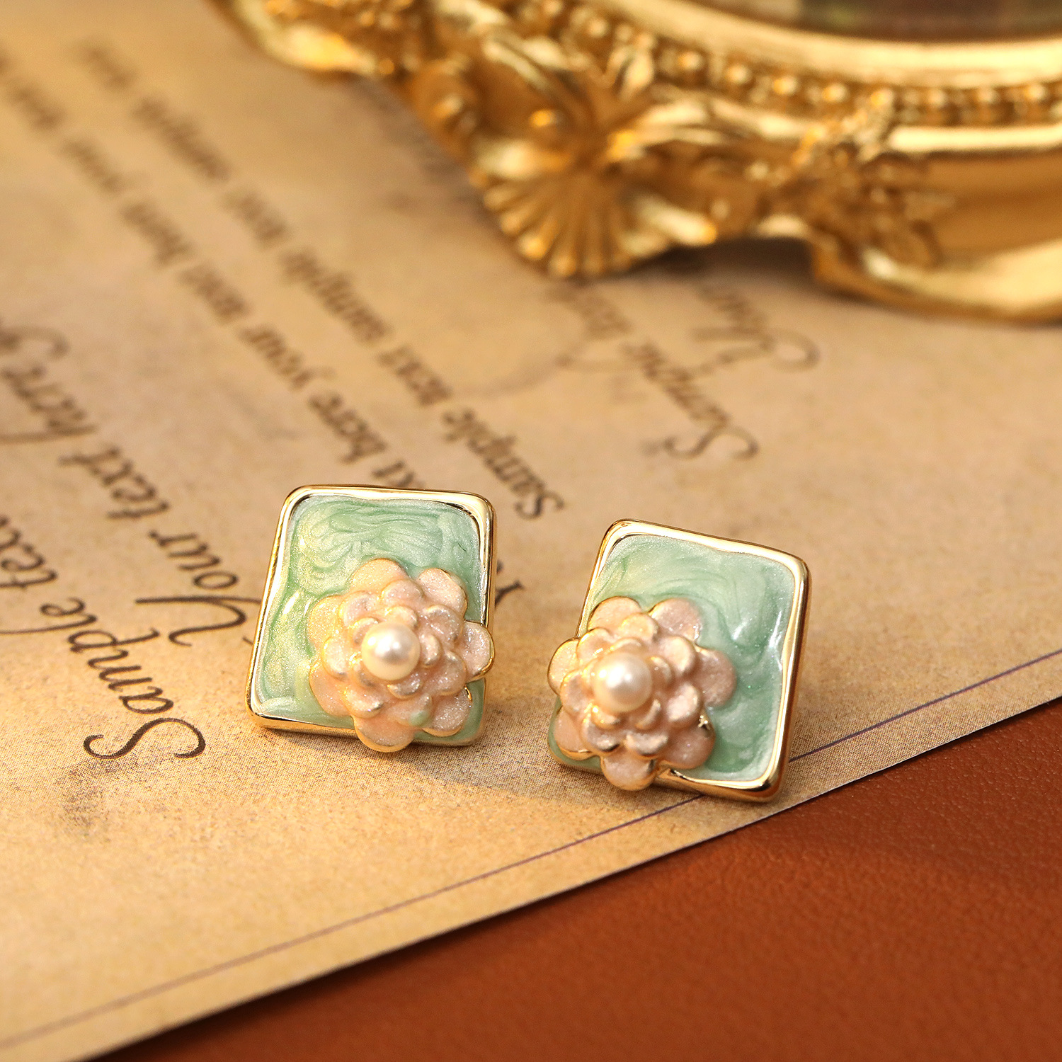 铜合金珐琅耳饰 森系珐琅浅蓝油画色轻奢复古赫本风山茶花耳饰