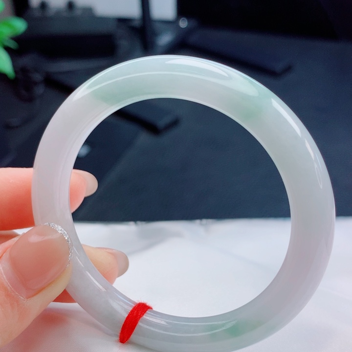 翡翠未镶嵌手镯（圆镯）53。54