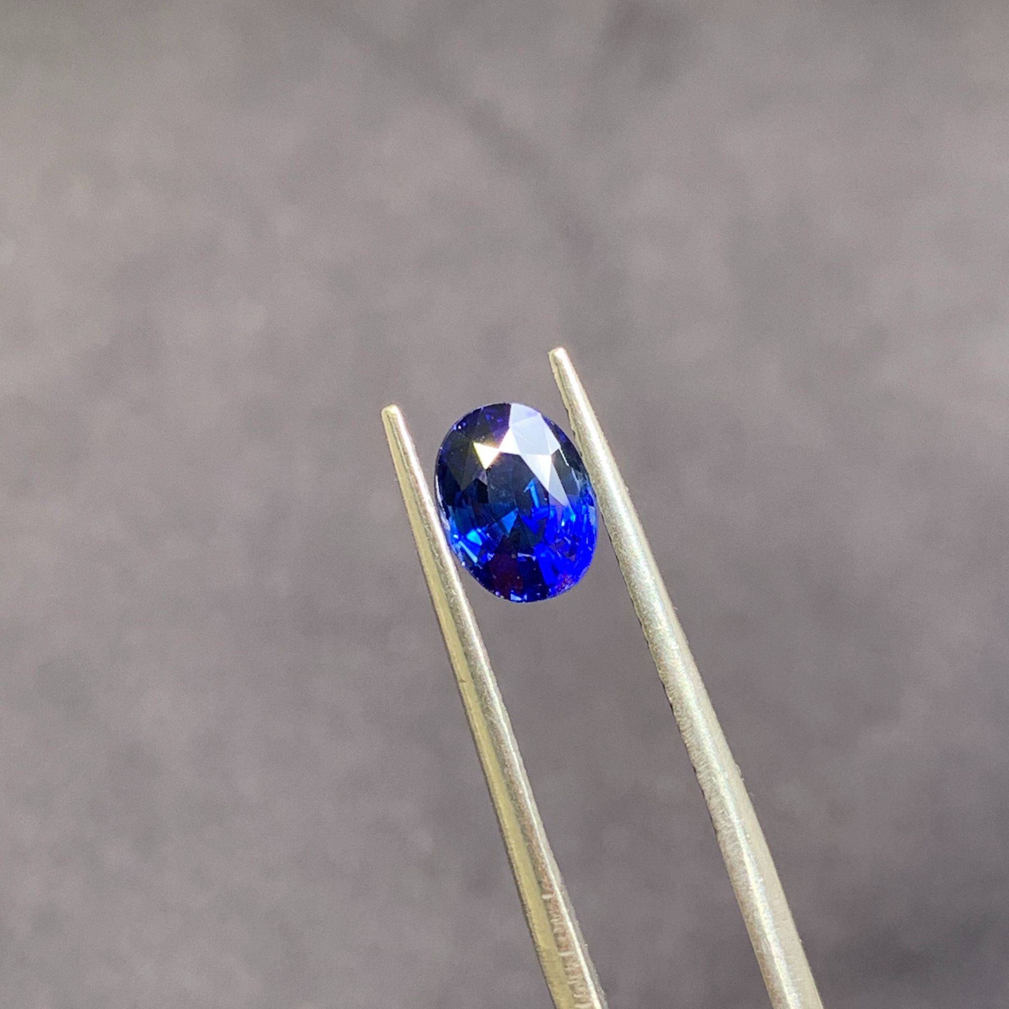 天然皇家蓝蓝宝石裸石1.47克拉5.6*7.4mm