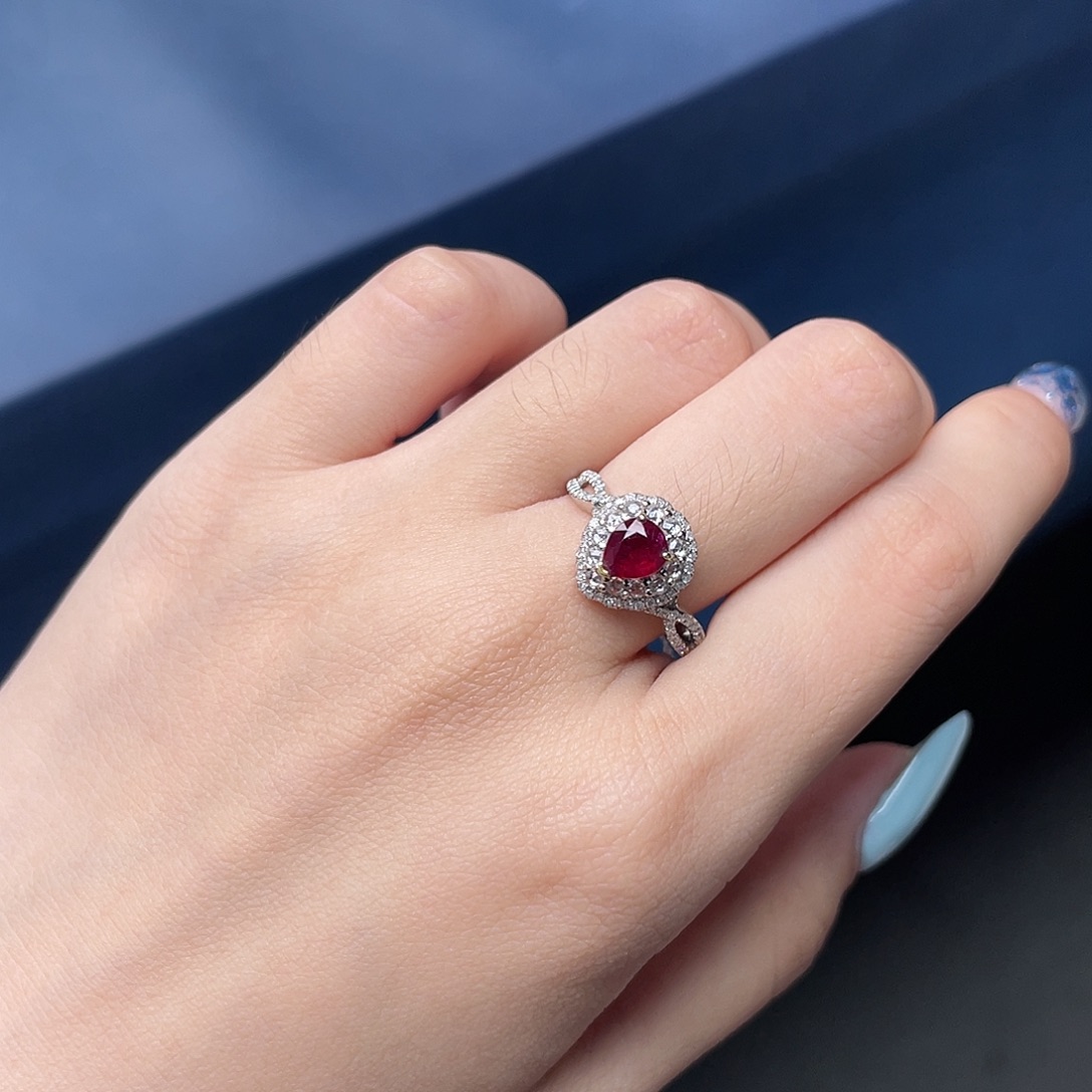 红宝石戒指18K金镶嵌0.72ct天然无烧鸽血红红宝石