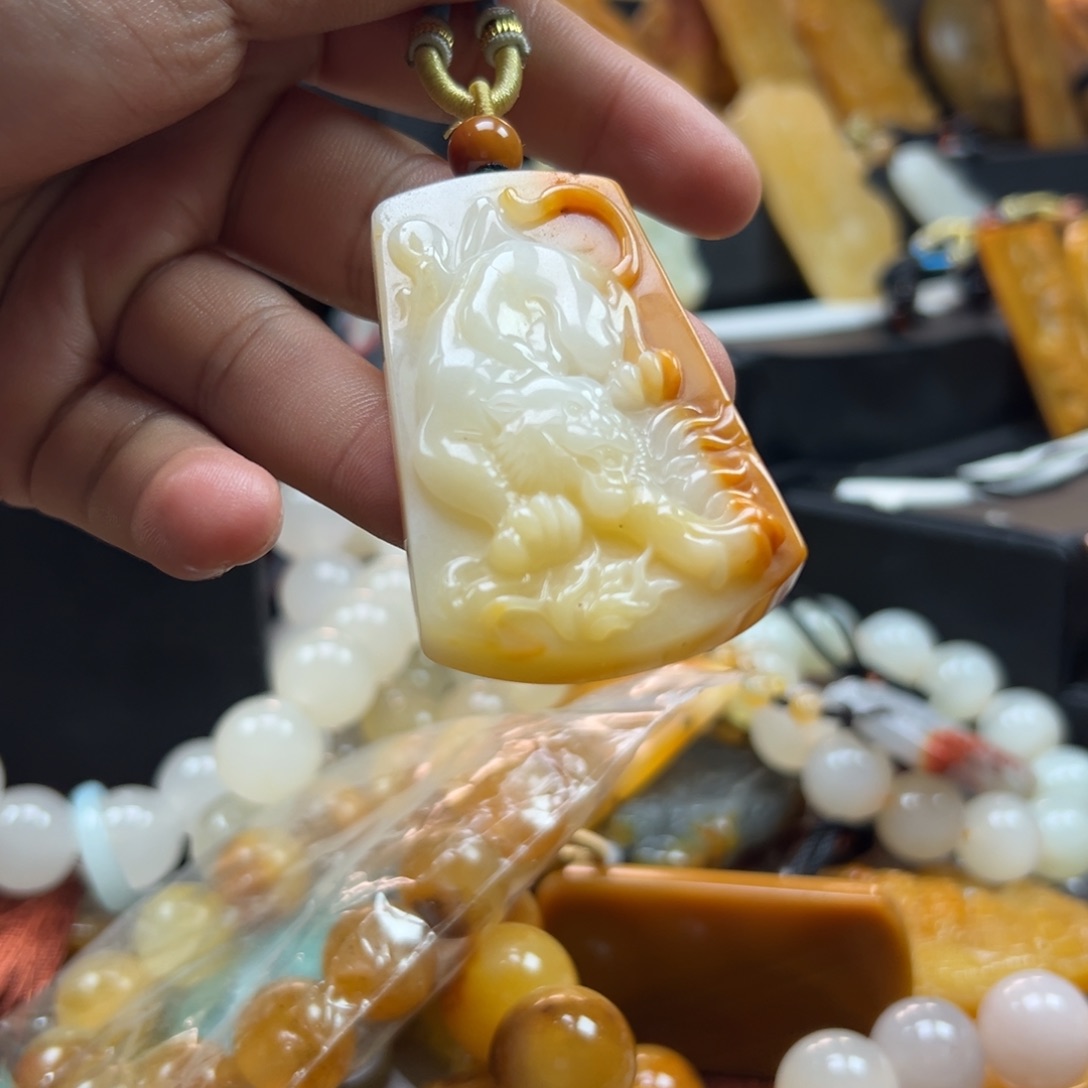 石英质玉（黄龙玉）未镶嵌hly