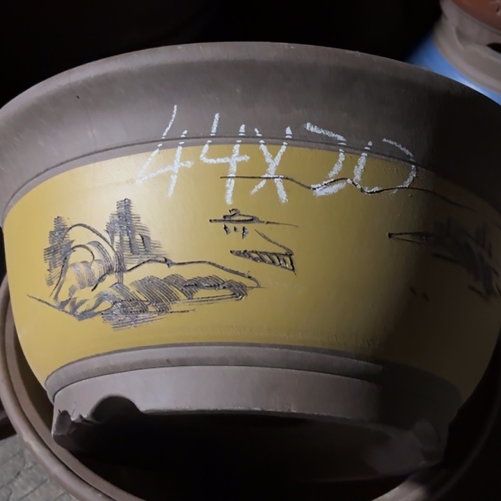 紫砂花盆  200.3。  44.20。    