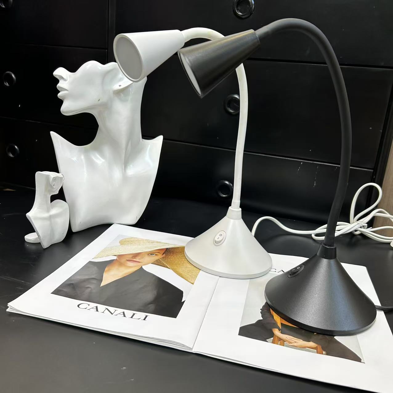 随意弯曲造型家用创意插电桌面小台灯H6752（颜色安排着来）