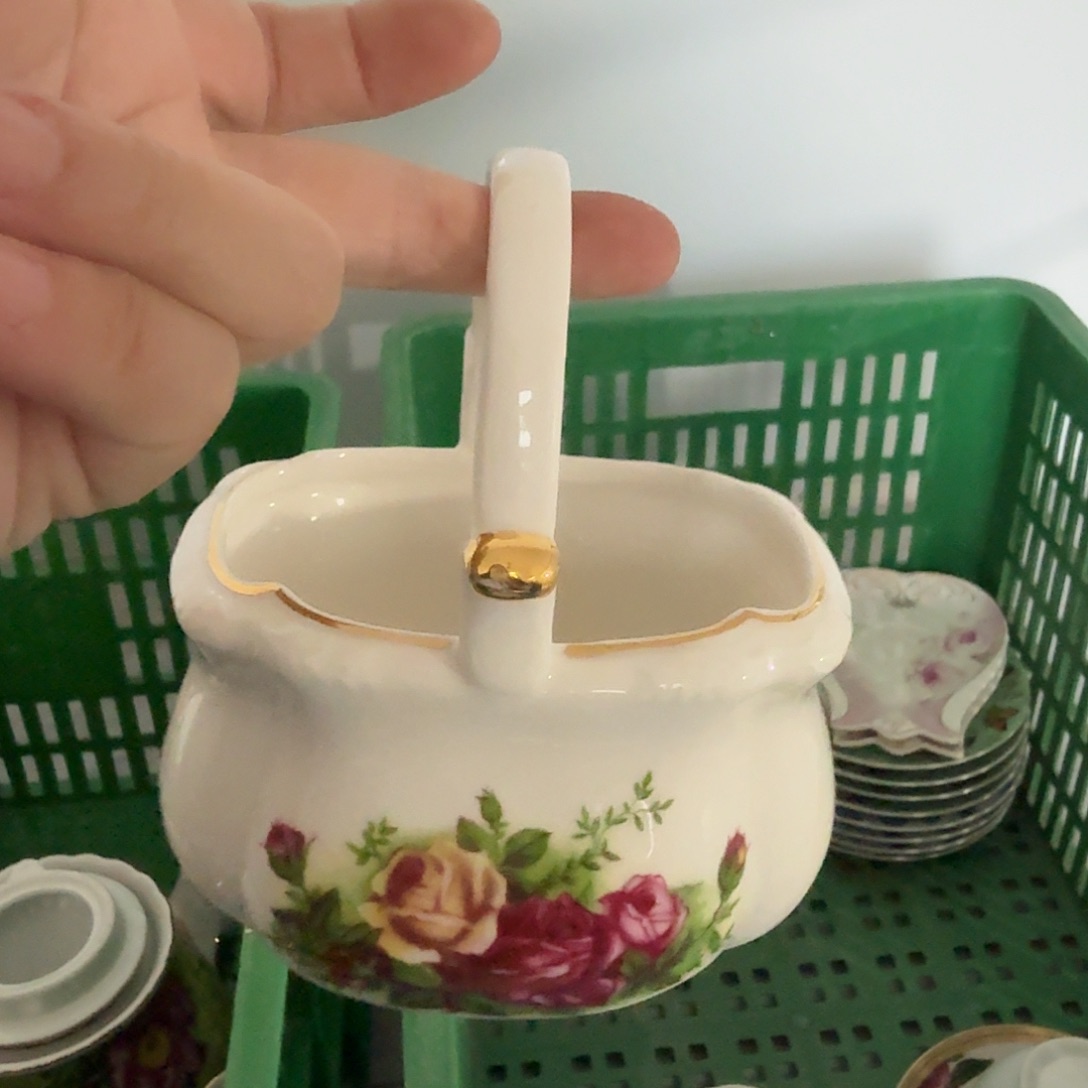 瓷片微瑕…………………………