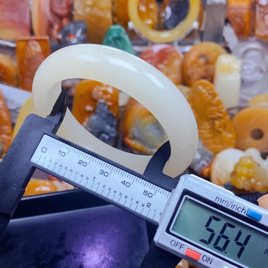 石英质玉（黄龙玉）未镶嵌颈饰