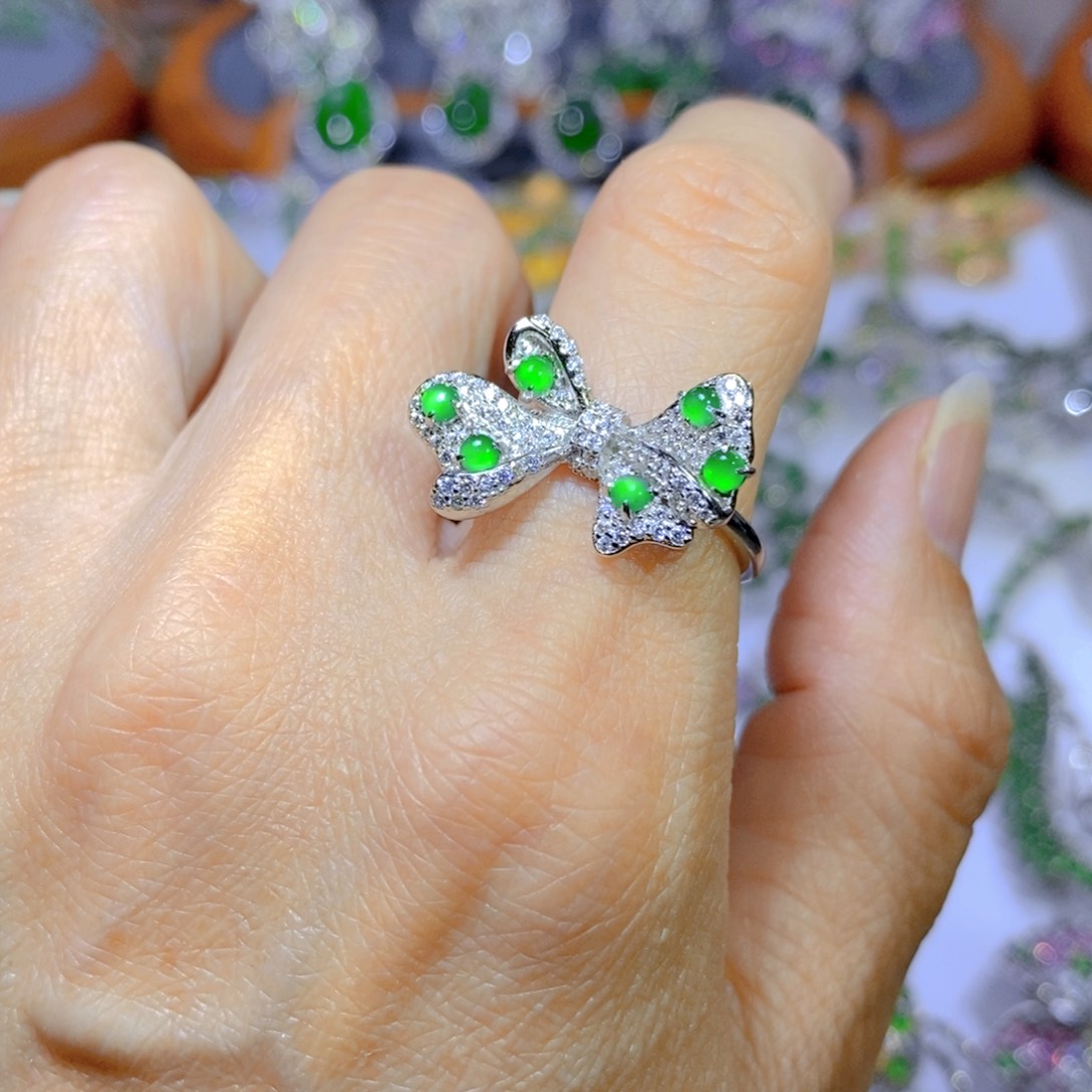 翡翠颈饰银S925镶嵌天然翡翠