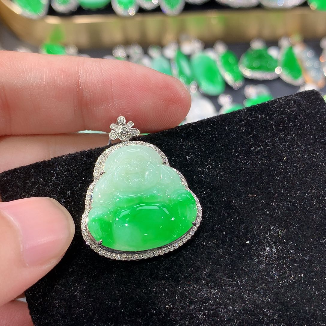 翡翠18K金镶嵌颈饰