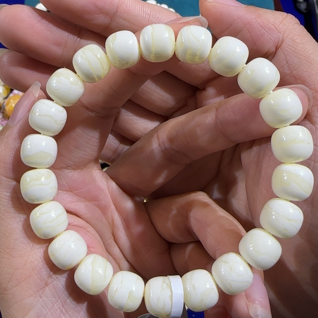 琥珀未镶嵌裸石同料满蜡虎皮手串