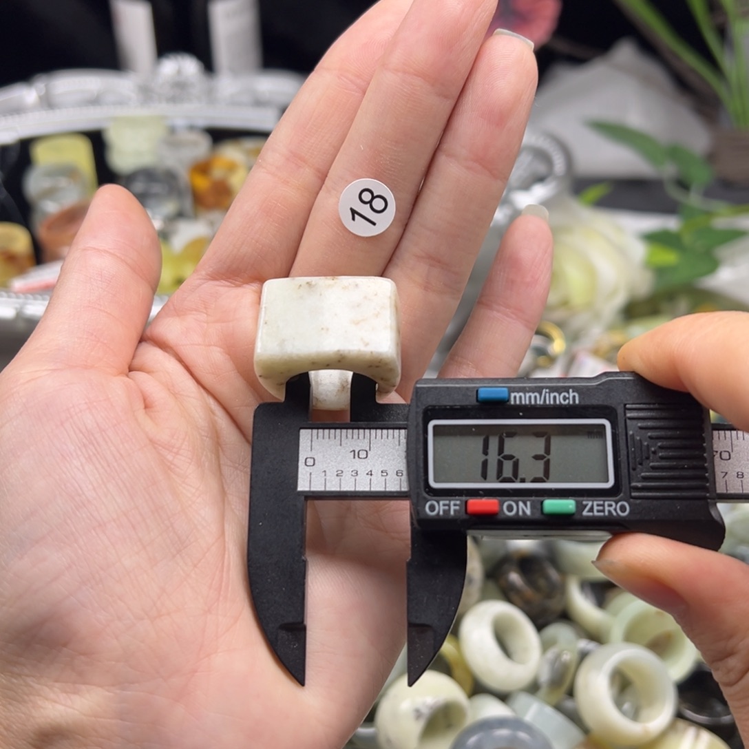 蛇纹石玉未镶嵌戒指