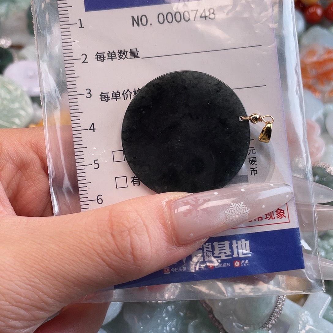 翡翠未镶嵌颈饰hhh