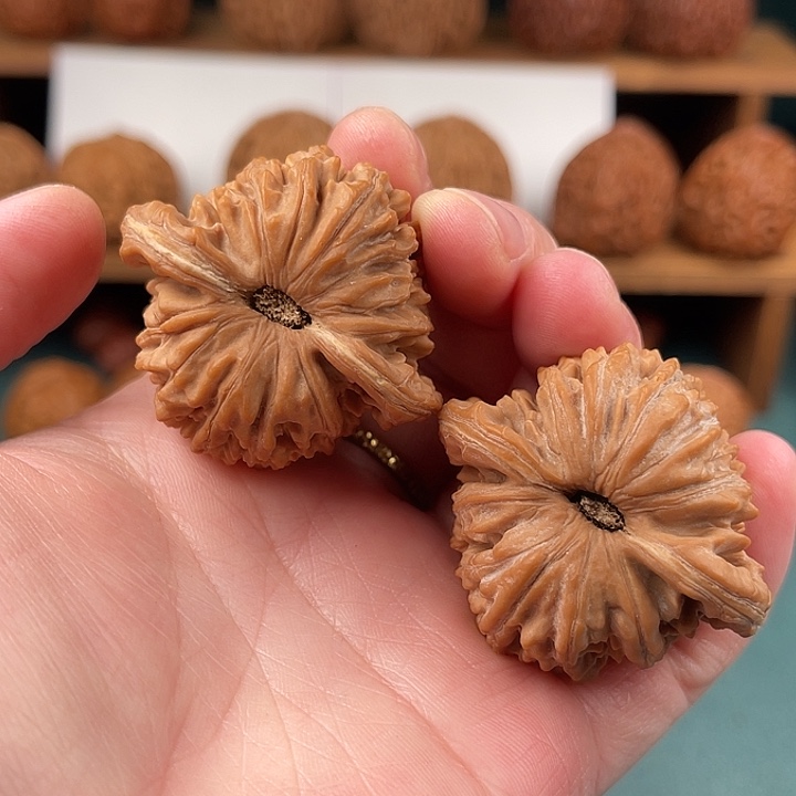 ****个把件文玩核桃43尺平谷四座楼十级福利