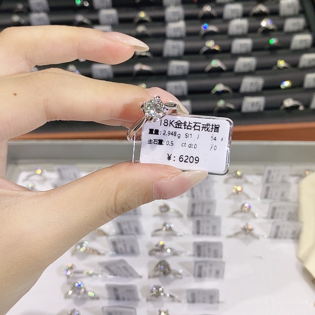 想***呀18K金镶嵌钻石戒指/指环