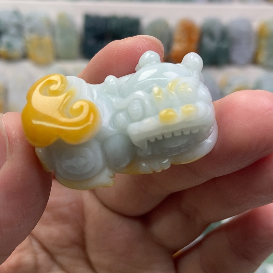 翡翠未镶嵌吊坠(赠链)