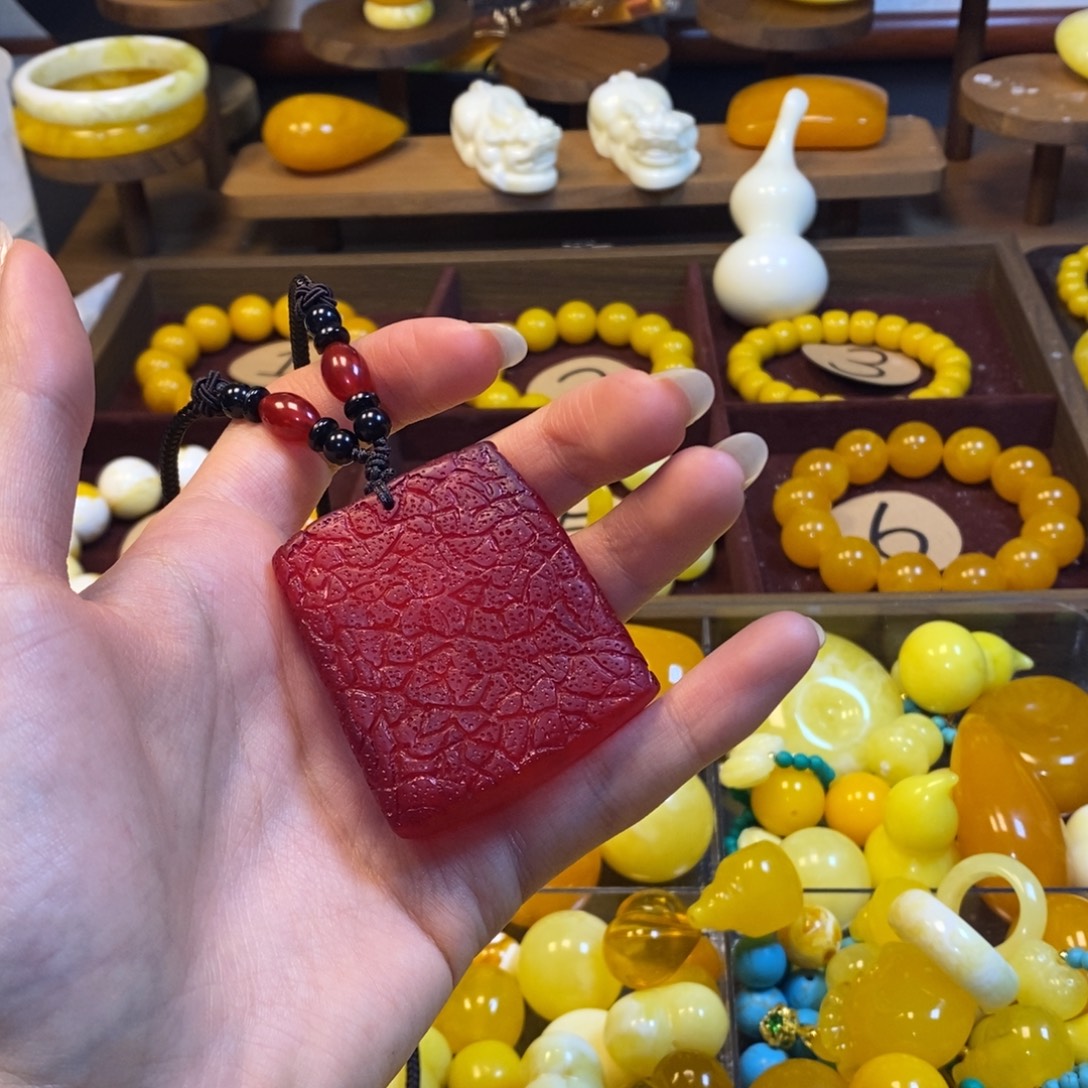 Y***N荔枝纹无事牌红色一个