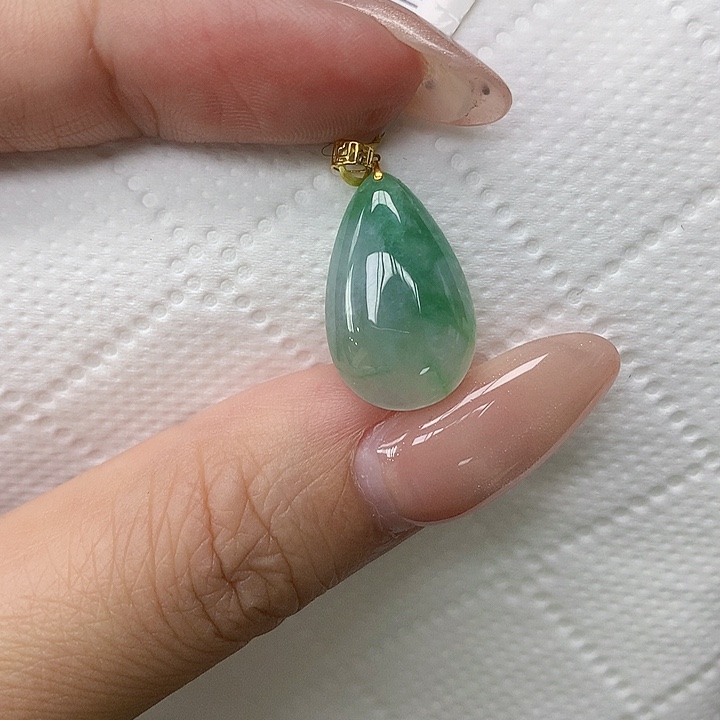 颈饰18K金镶嵌翡翠