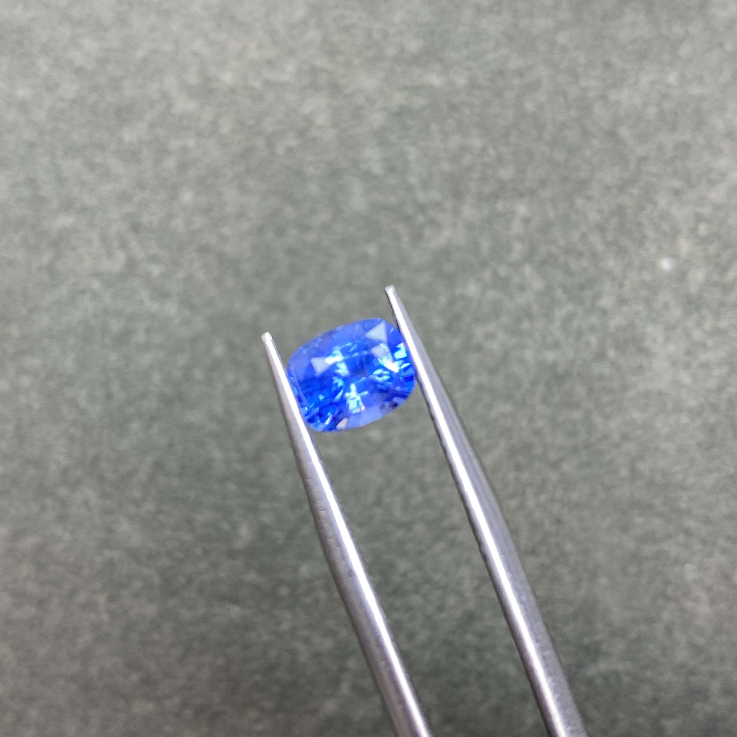 天然无烧矢车菊蓝宝石1.57ct吉尔德证天鹅绒火彩好高性价比