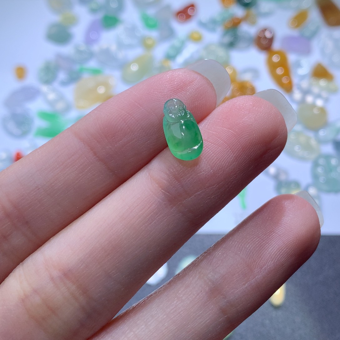 翡翠颈饰未镶嵌11.0 5.5 3.2