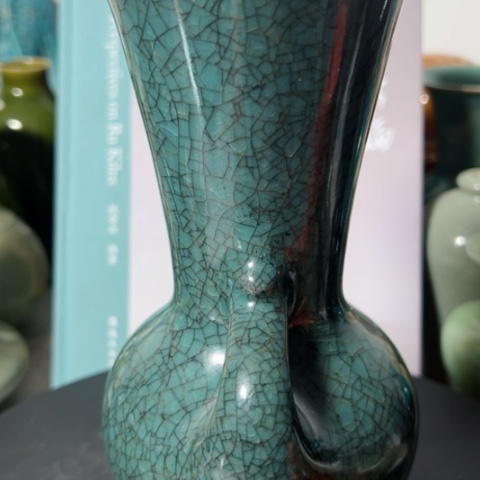 官窑瓷瓶器型美观大方