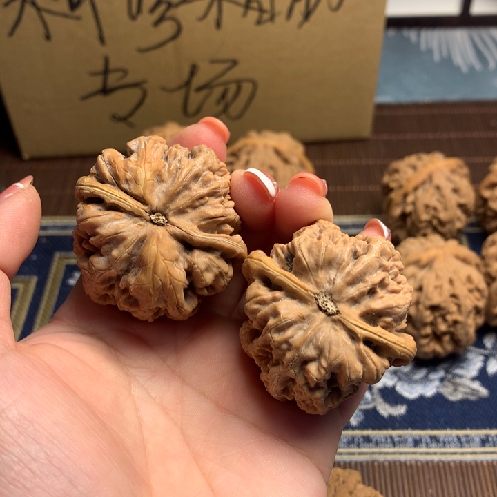 吊坠文玩核桃金*粗筋