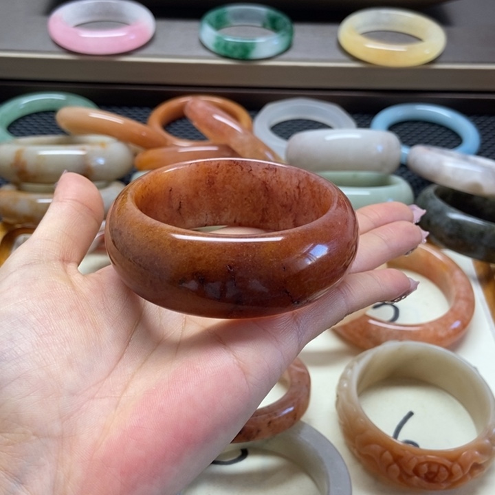 未镶嵌手镯石英岩玉