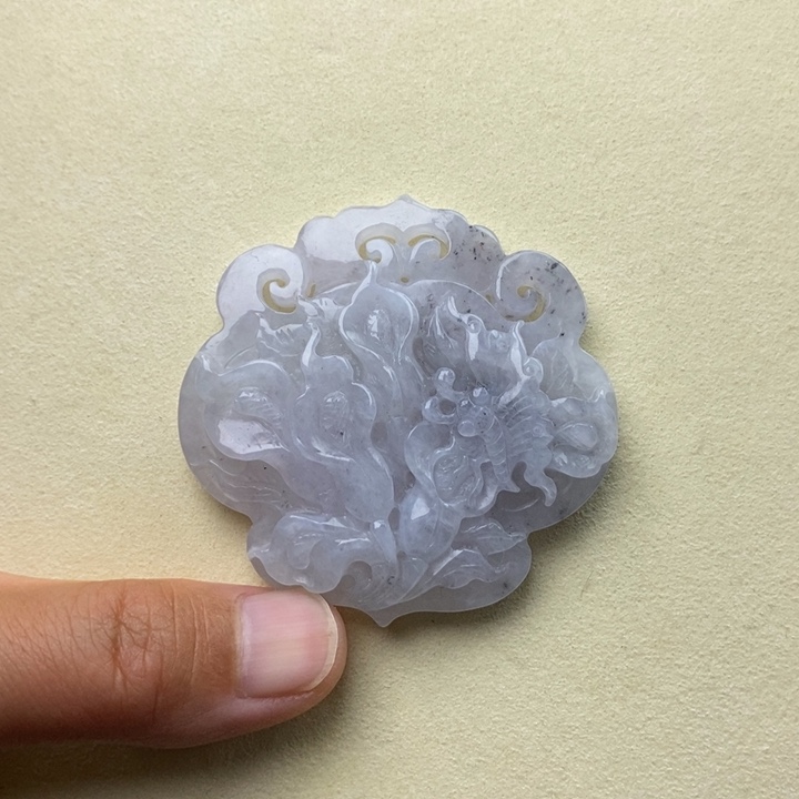 翡翠未镶嵌颈饰蝶恋花