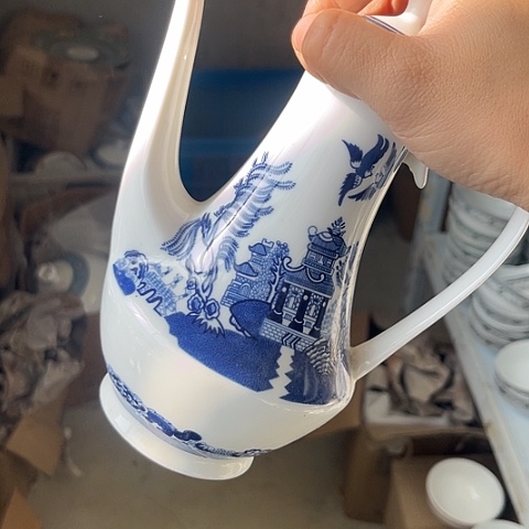 其他瓷酒壶一个陶瓷
