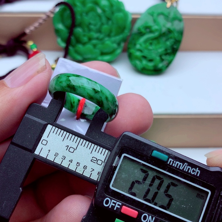 翡翠未镶嵌戒指戒指