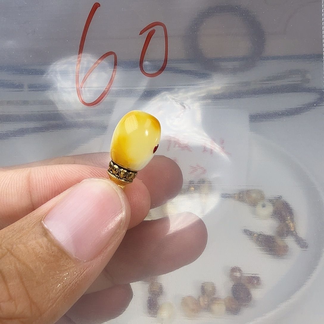琥珀未镶嵌裸石琥珀
