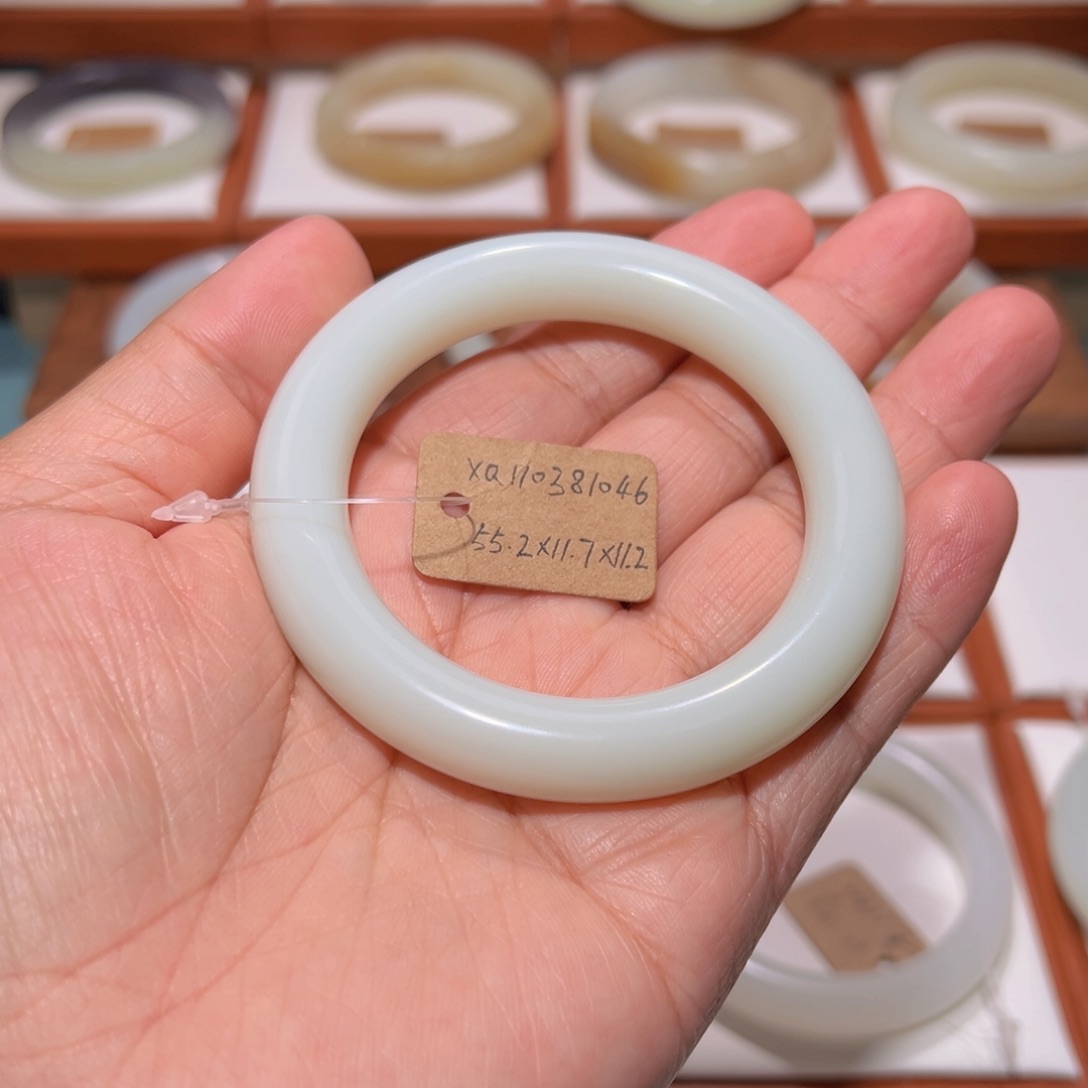 和田玉手镯未镶嵌