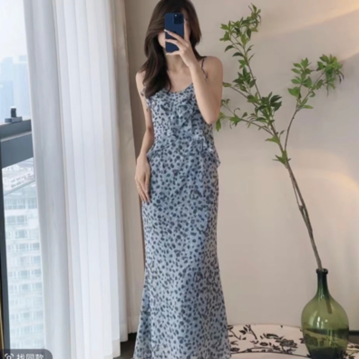 法式复古豹纹印花v领吊带连衣裙2025夏季荷叶边设计感修身显瘦