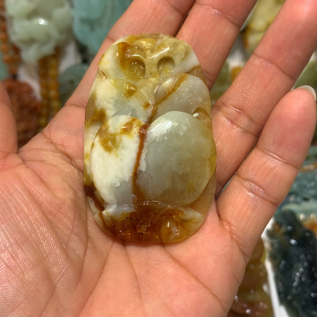 蛇纹石玉未镶嵌颈饰