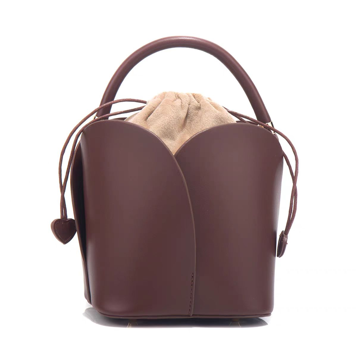 小众设计真皮水桶包女款百搭斜挎包休闲通勤小包包A0524