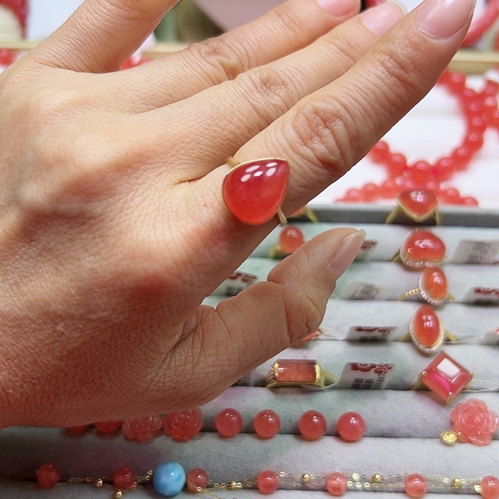 菱锰矿（红纹石）戒指18K金镶嵌