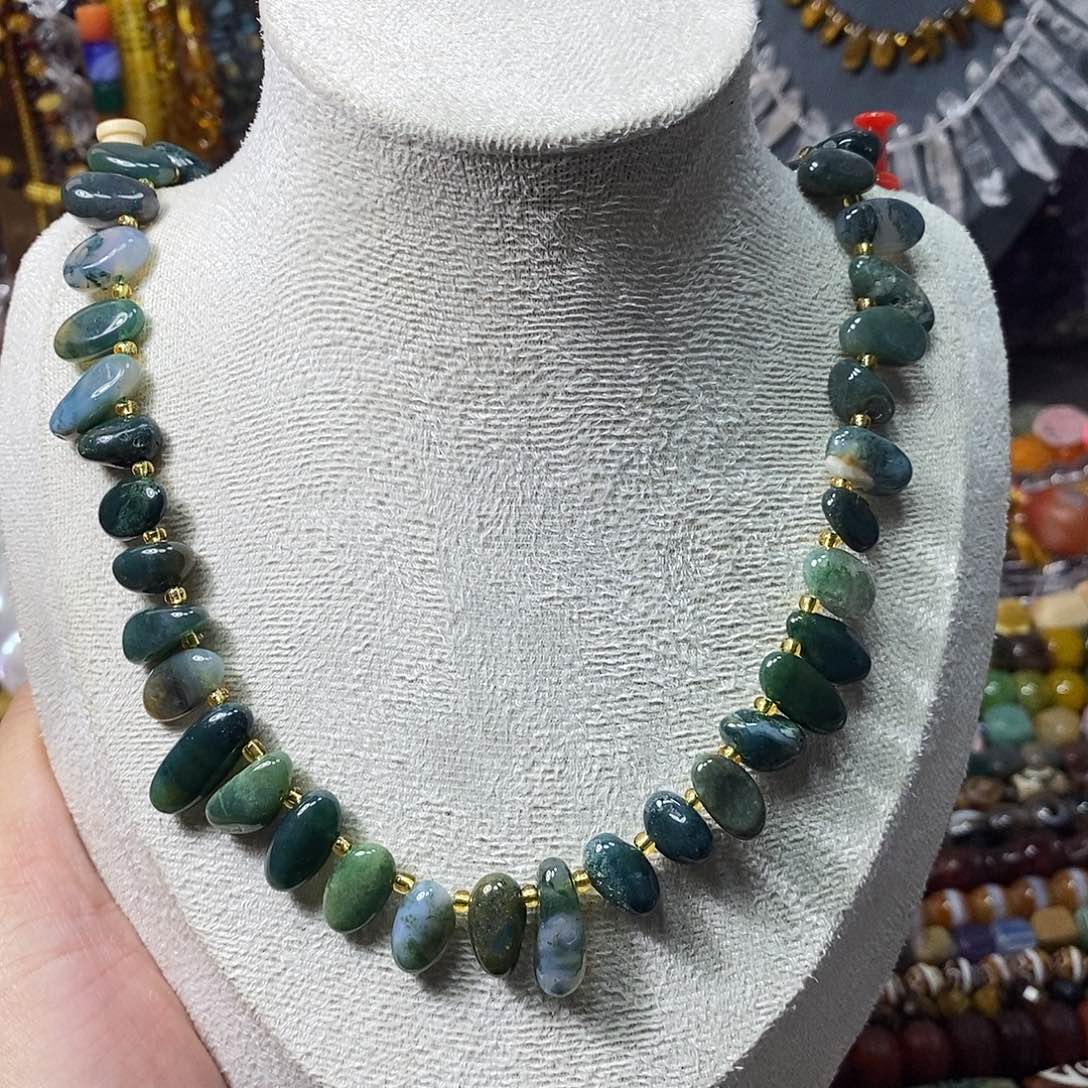 石英质玉未镶嵌，水草玛瑙长牙一条，